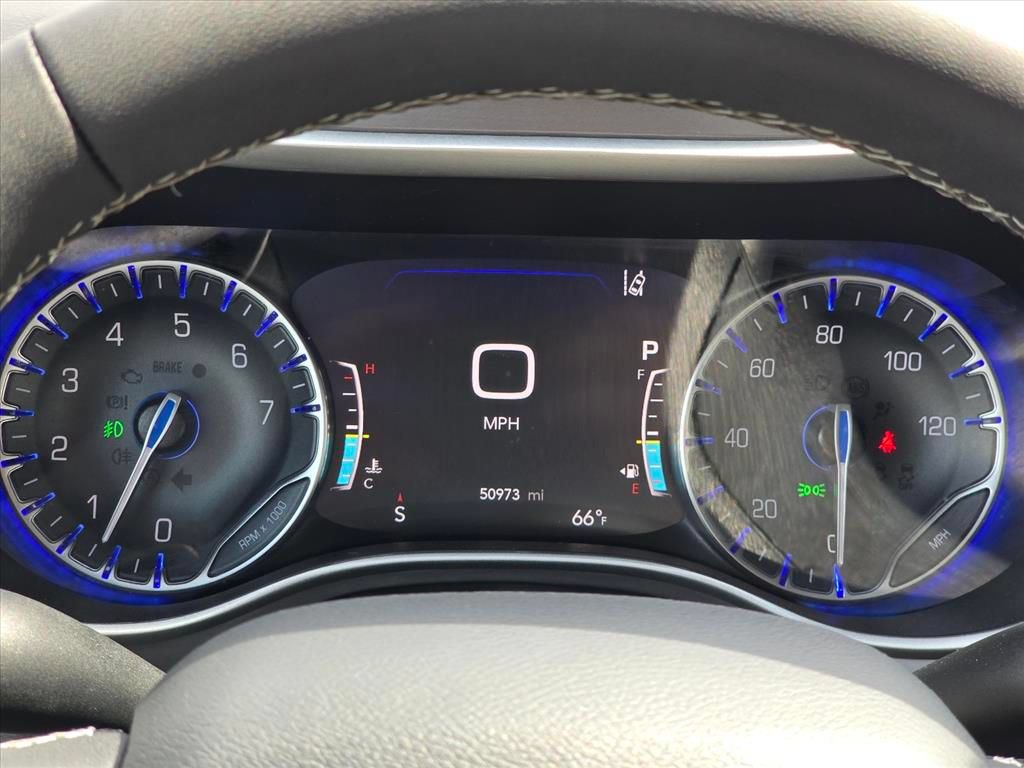 Used 2025 Chrysler Pacifica Select FWD image 7