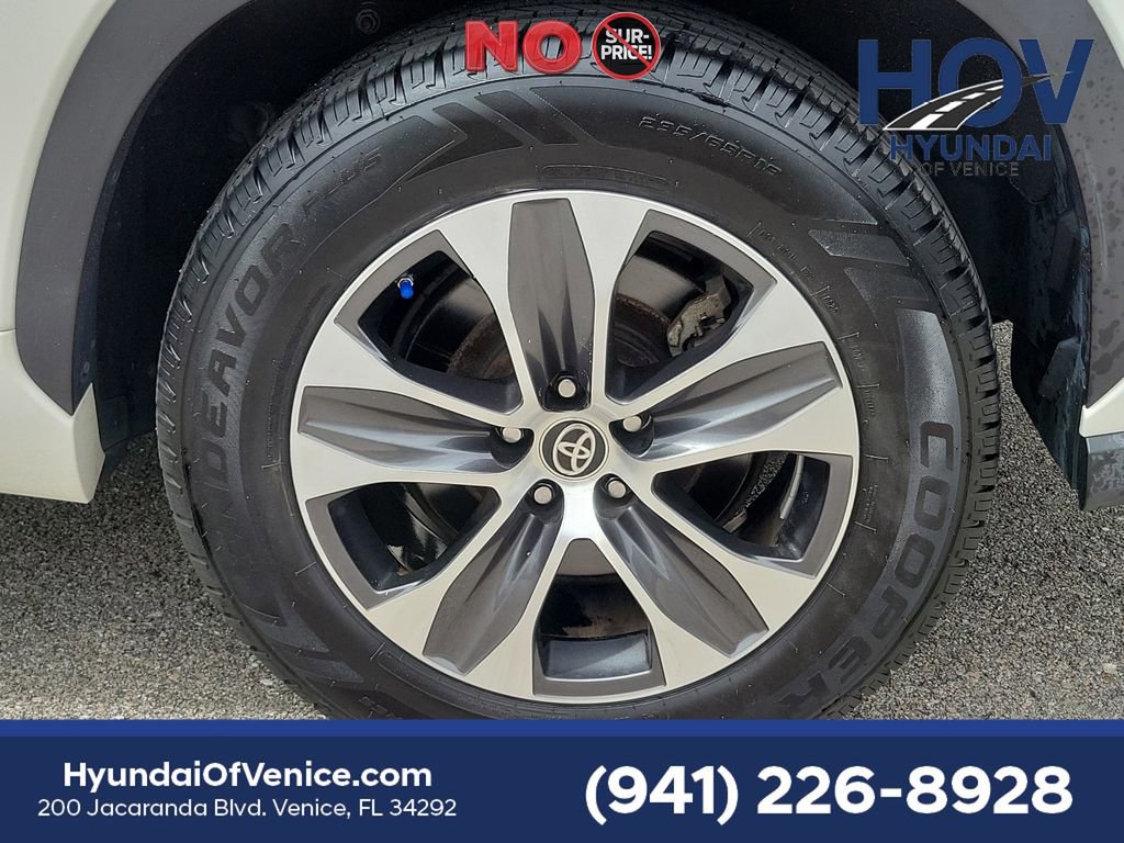 Used 2021 Toyota Highlander XLE FWD image 11