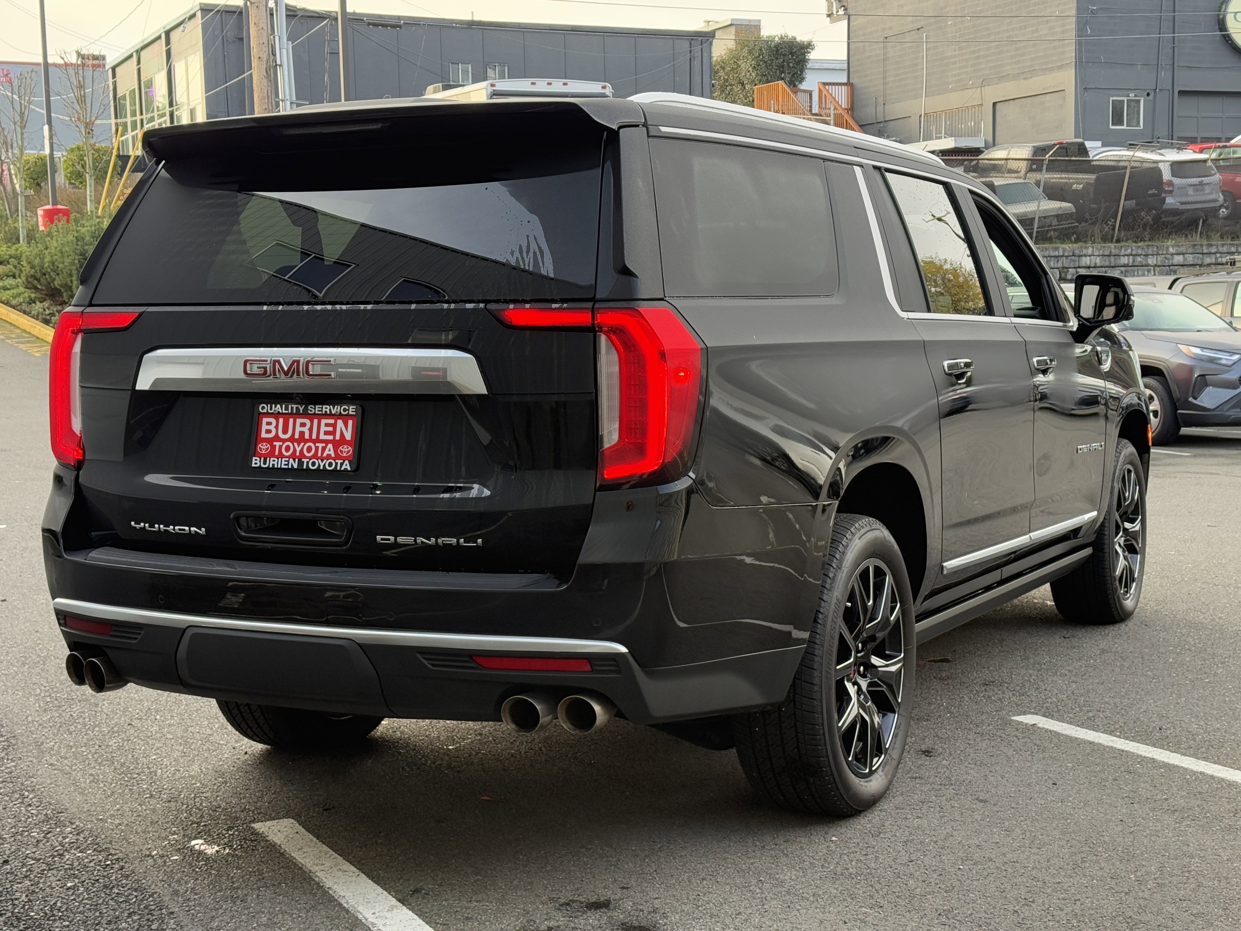 Used 2023 GMC Yukon XL Denali image 5