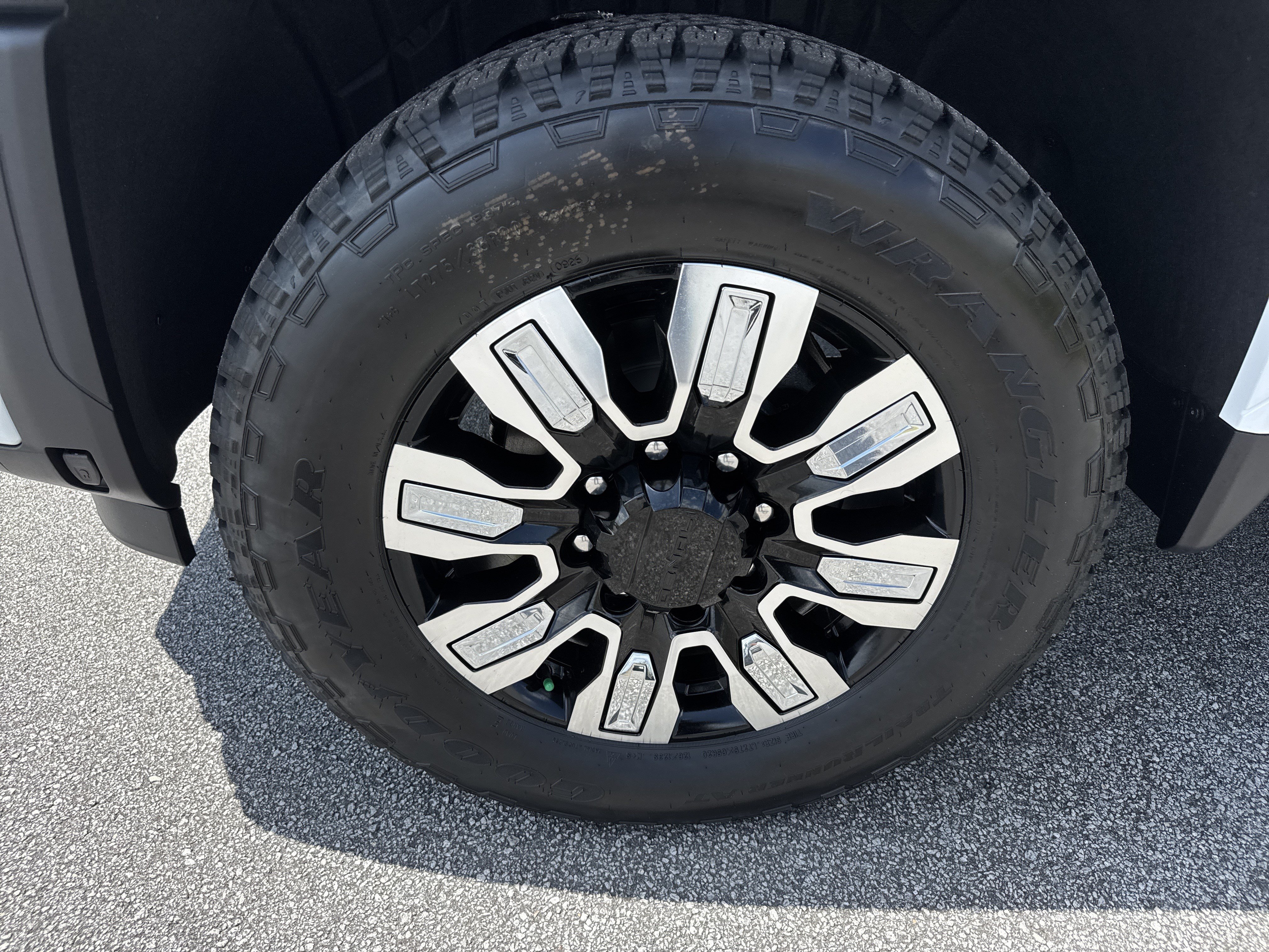 New 2026 GMC Sierra 2500 Denali w/ Denali Reserve Package AWD/4WD image 13