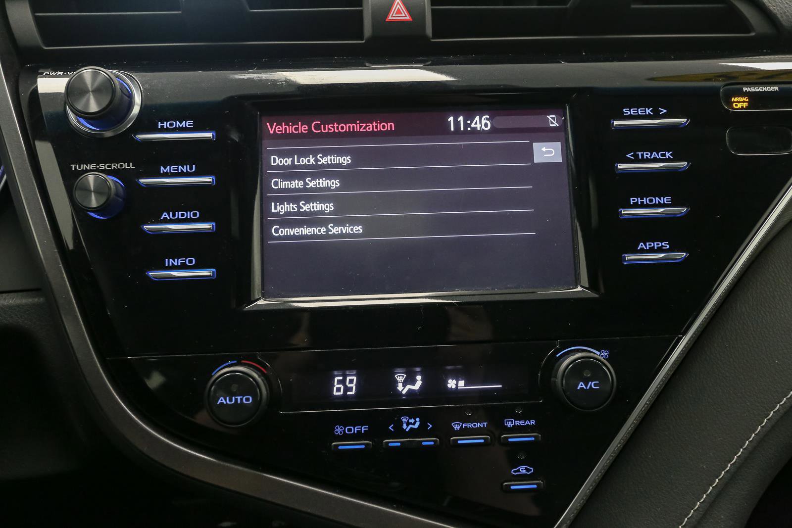 Used 2018 Toyota Camry SE image 27