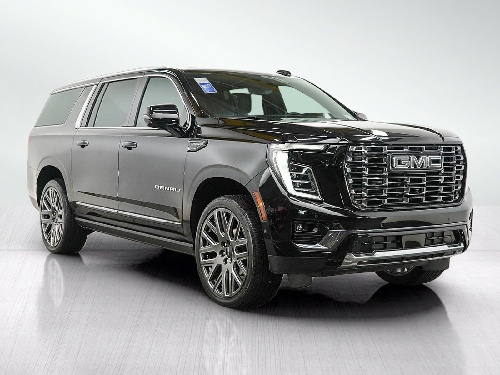 Used 2025 GMC Yukon XL Denali Ultimate AWD/4WD image 7