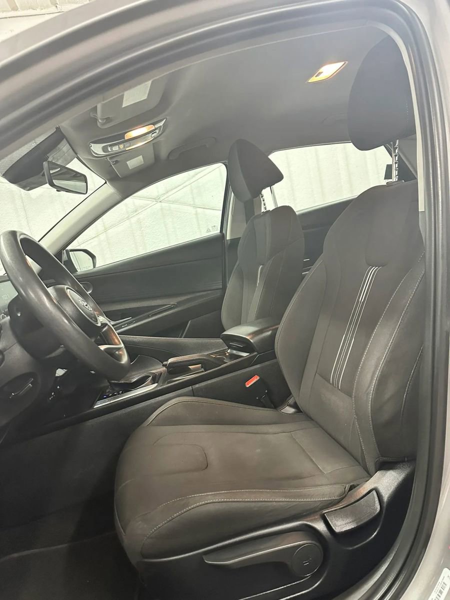 Used 2023 Hyundai Elantra SEL image 18