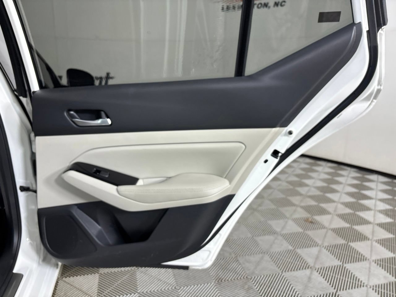 Used 2023 Nissan Altima 2.5 SL FWD image 27