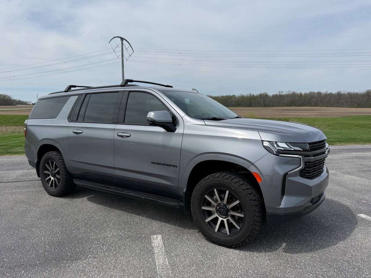 Used 2021 Chevrolet Suburban RST w/ Luxury Package AWD/4WD image 4