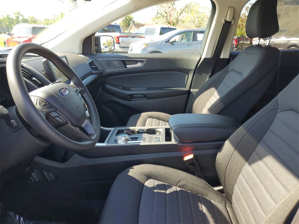 New 2024 Ford Edge SE w/ Black Appearance Package image 12