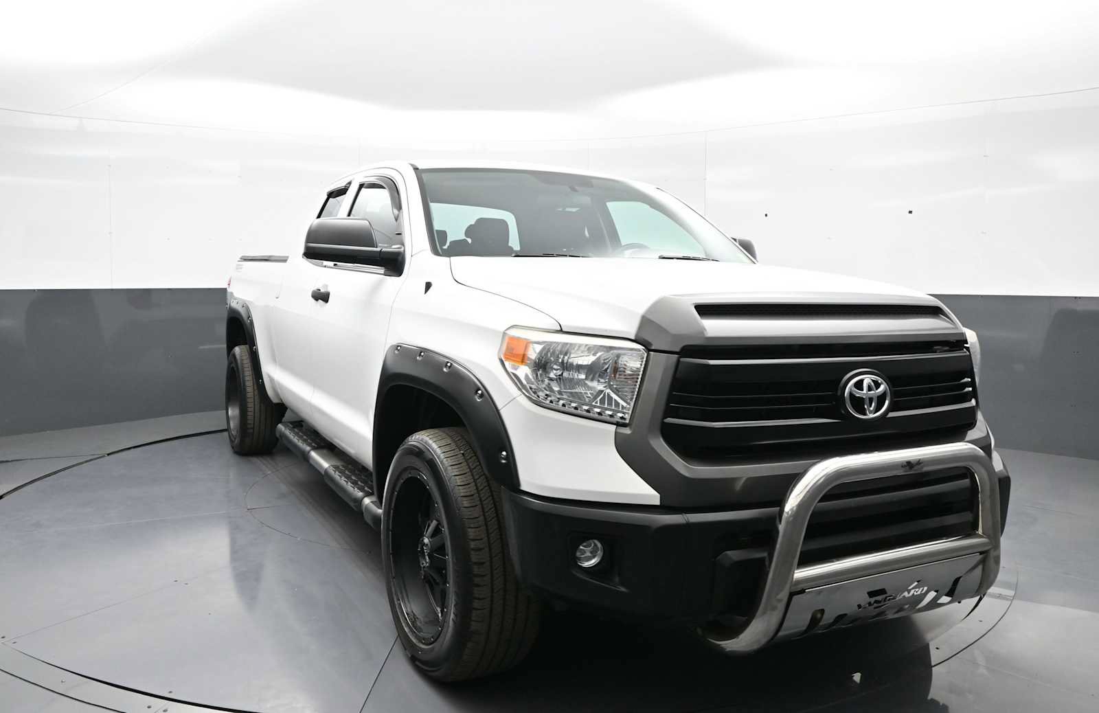 Used 2016 Toyota Tundra SR w/ Exterior Package AWD/4WD image 2