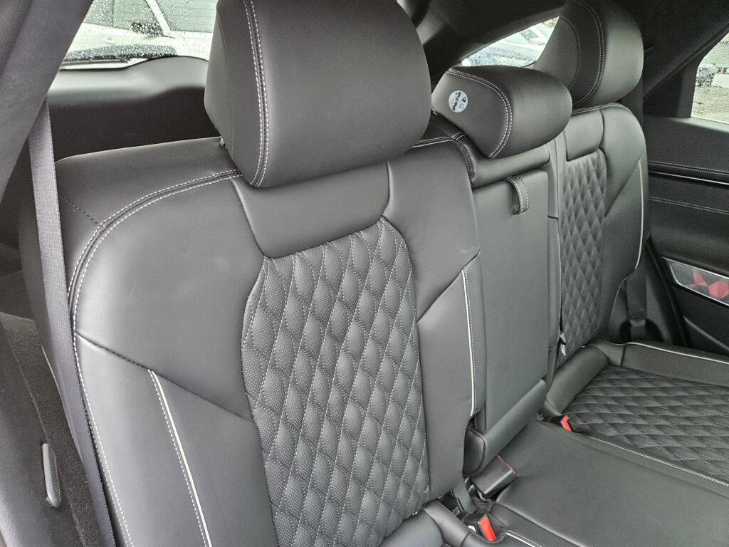 Used 2025 Genesis GV70 3.5T Sport w/ Sport Advanced Package image 15