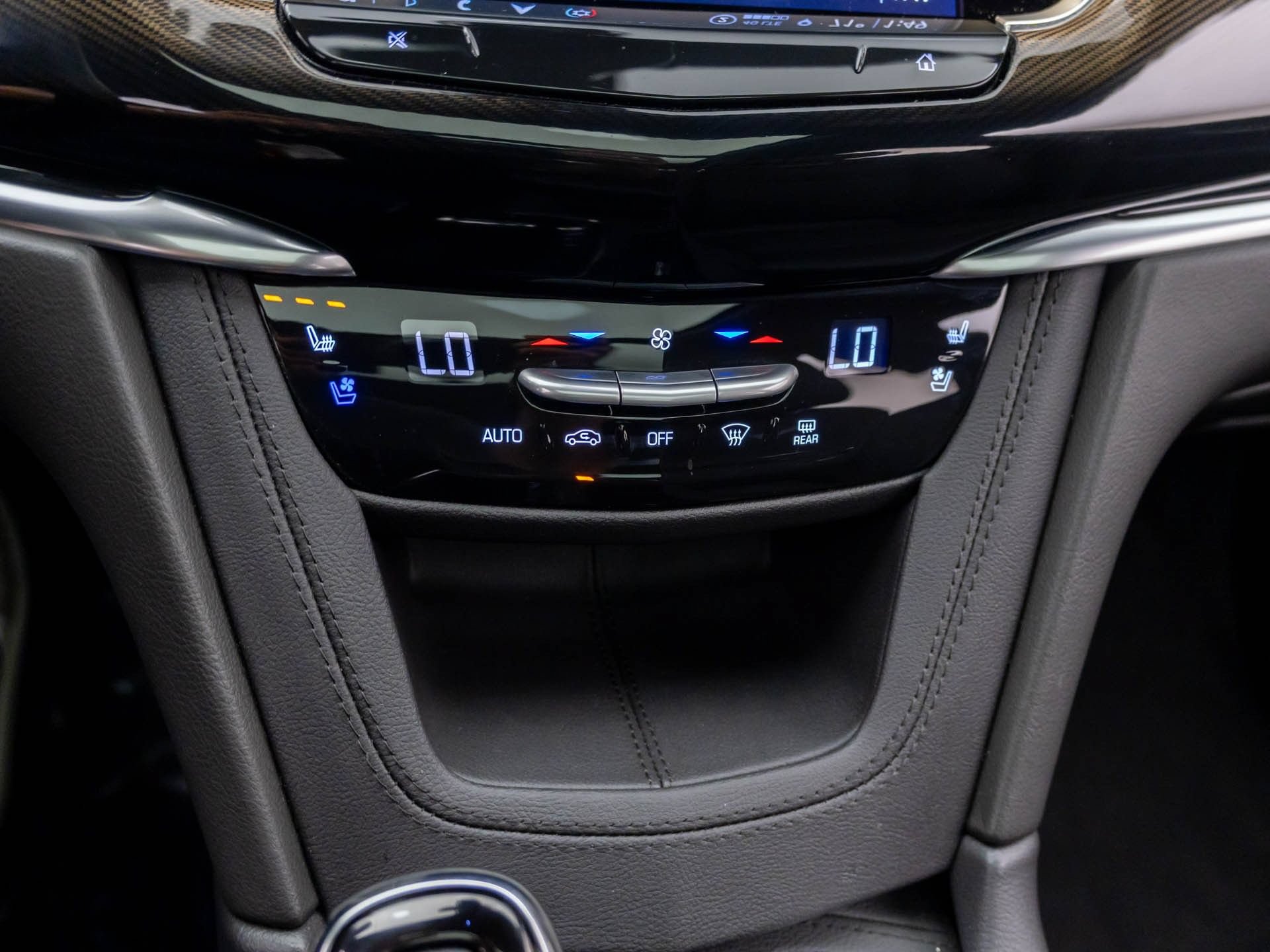 Certified 2025 Cadillac XT6 Premium Luxury w/ Platinum Package AWD/4WD image 27
