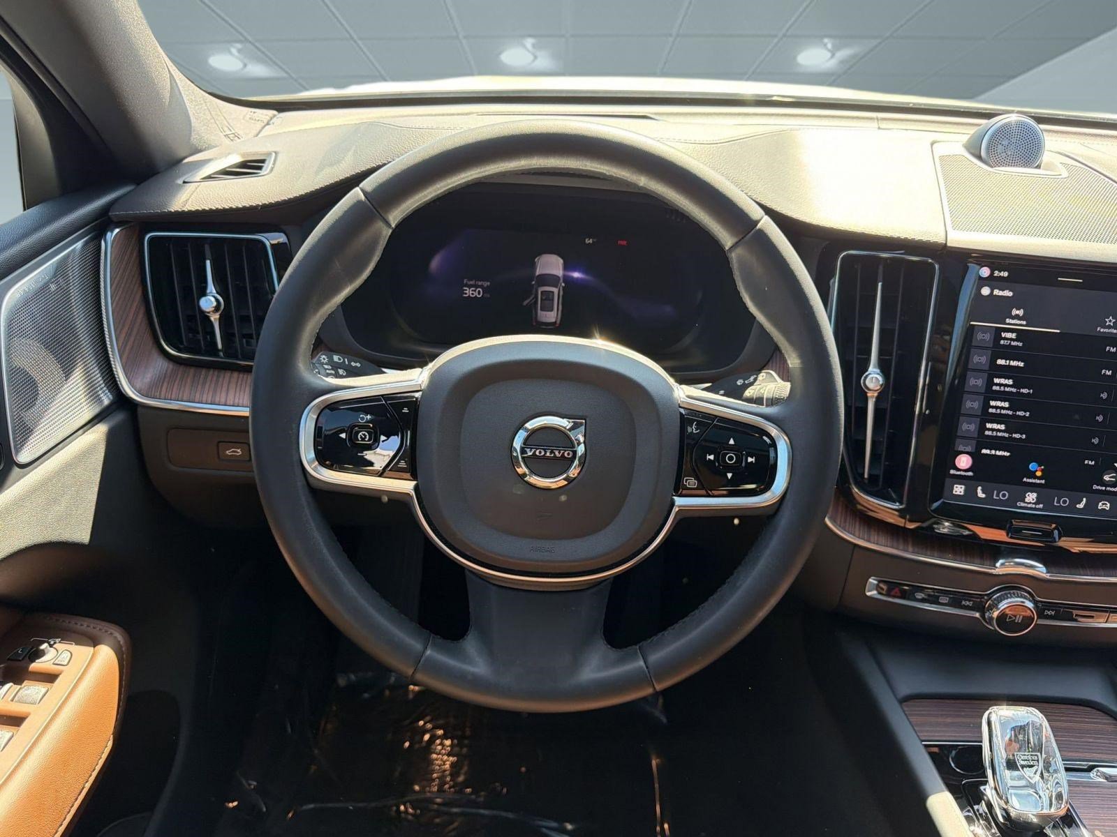 Certified 2024 Volvo XC60 B5 Ultimate w/ Protection Package Premier image 18