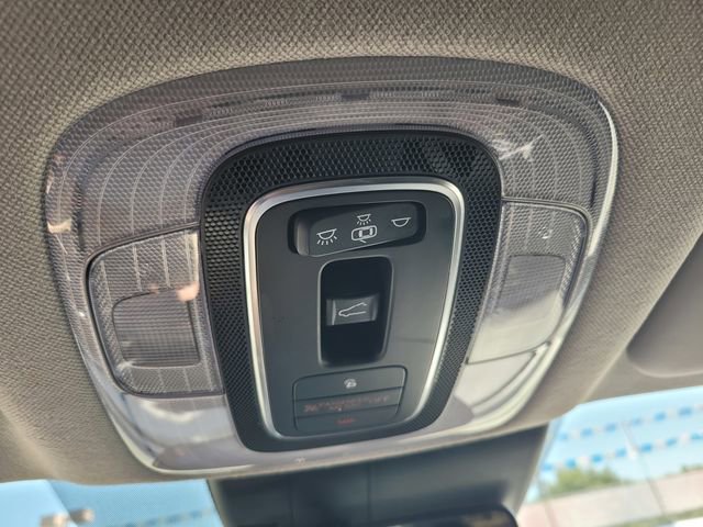 Used 2022 Hyundai Elantra Limited w/ Preferred Accessory Package FWD image 22