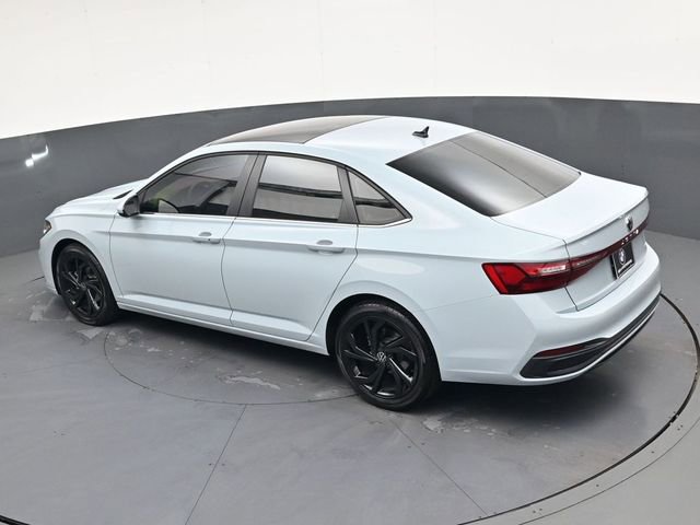 Used 2025 Volkswagen Jetta SE image 24