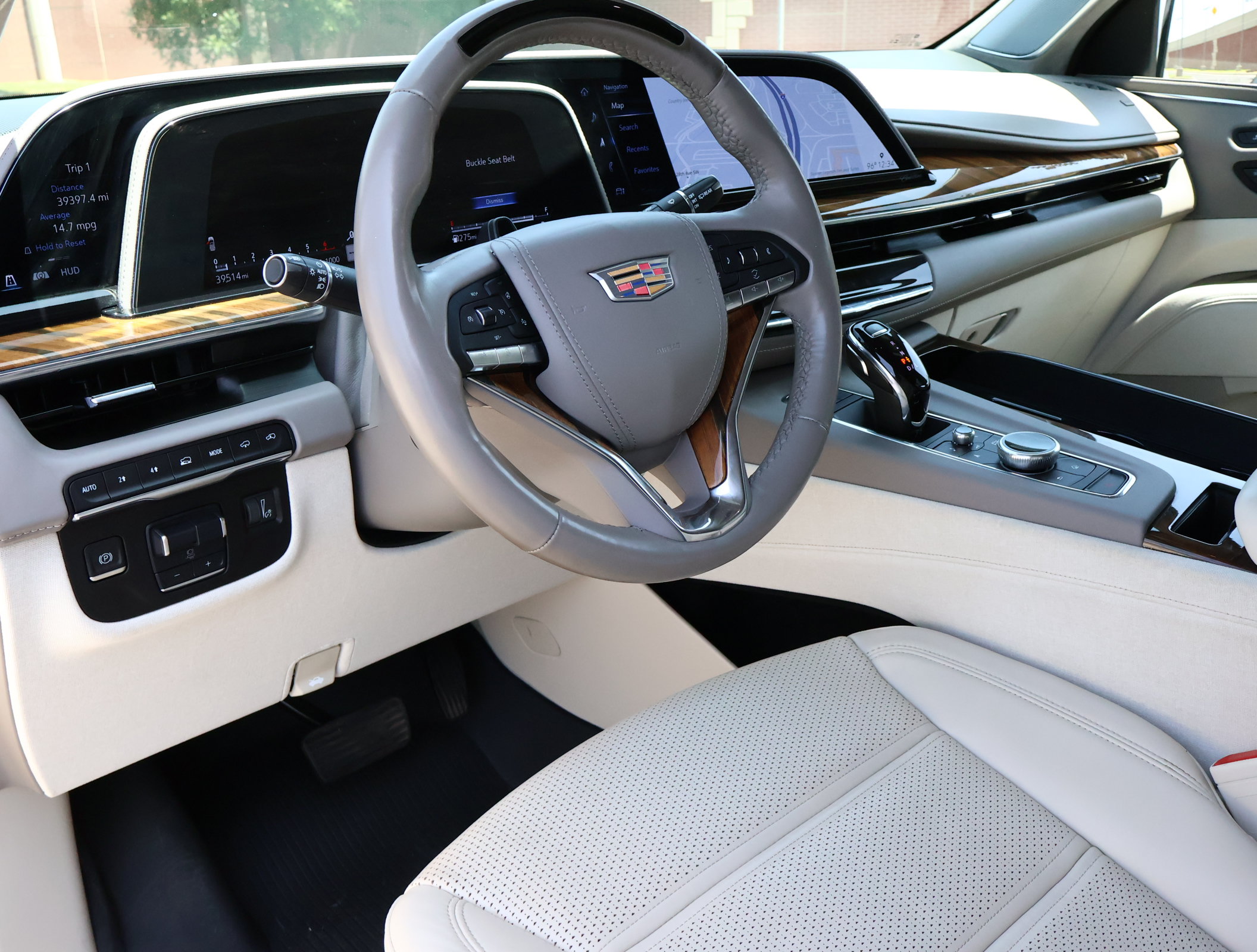 Used 2024 Cadillac Escalade ESV Sport Platinum w/ LPO, ONYX Package AWD/4WD image 3