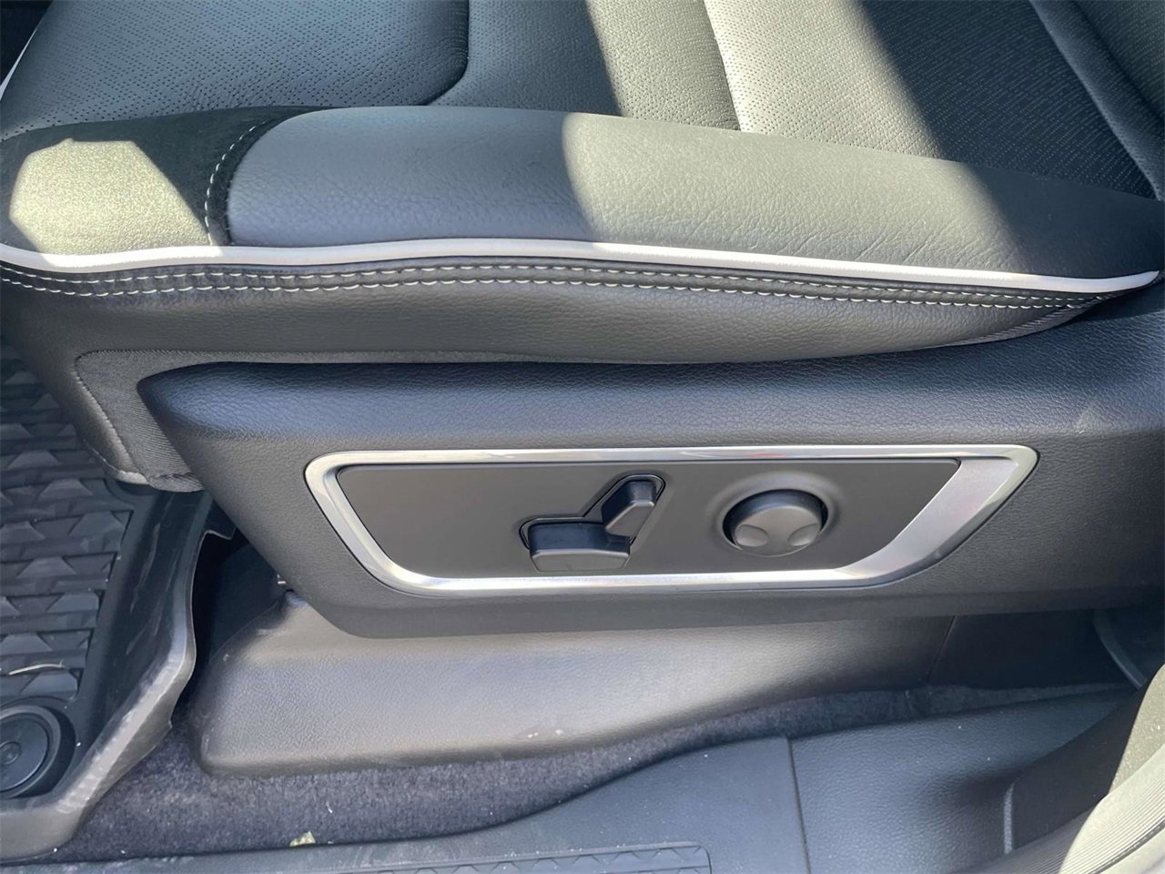 New 2026 RAM 1500 Laramie w/ Night Edition image 24