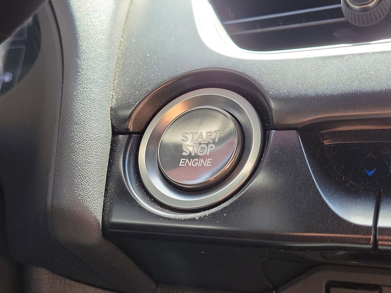 Used 2021 Lexus UX 200 image 17
