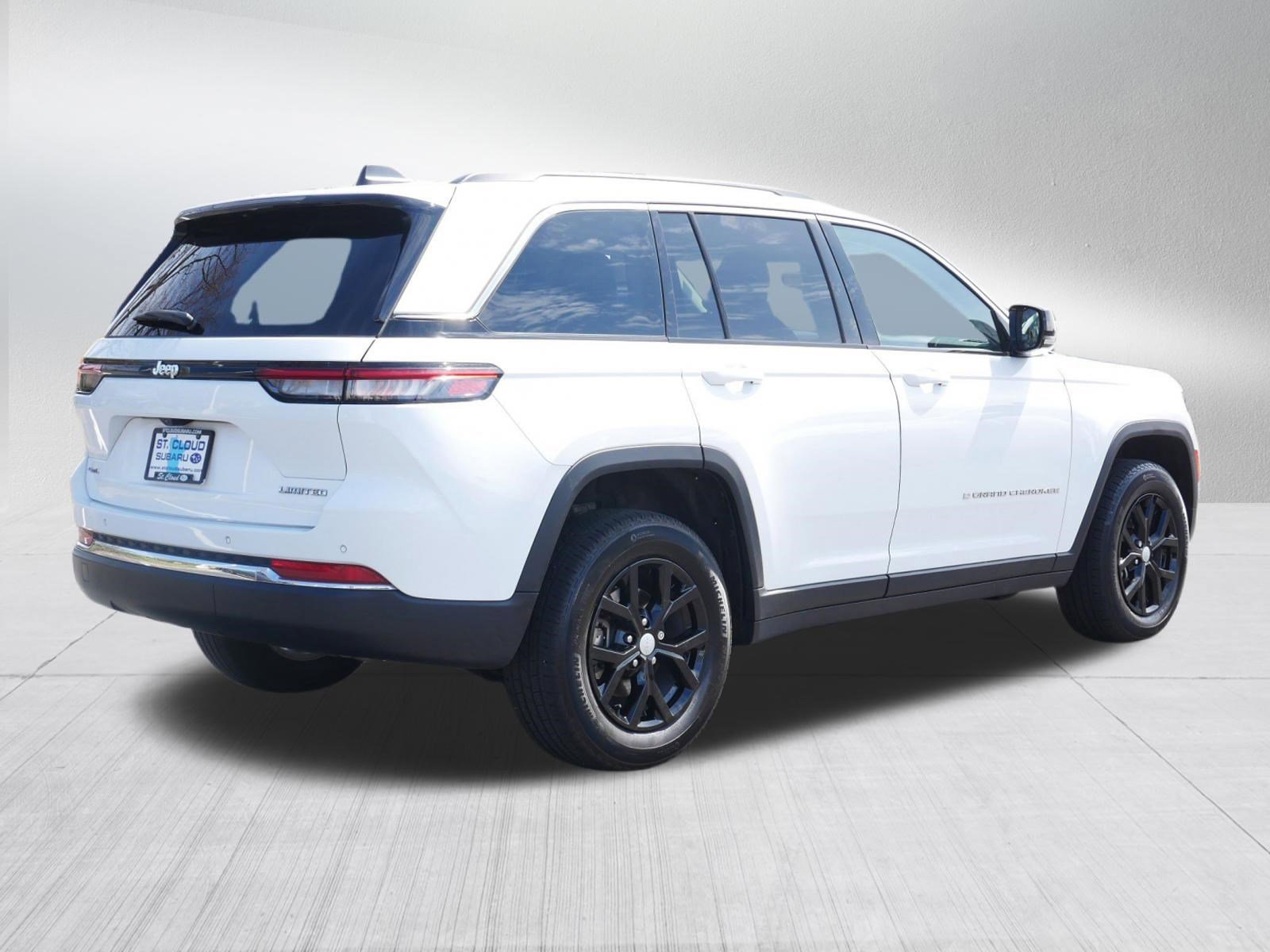Used 2023 Jeep Grand Cherokee Limited AWD/4WD image 7