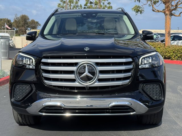 Used 2024 Mercedes-Benz GLS 450 4MATIC image 3