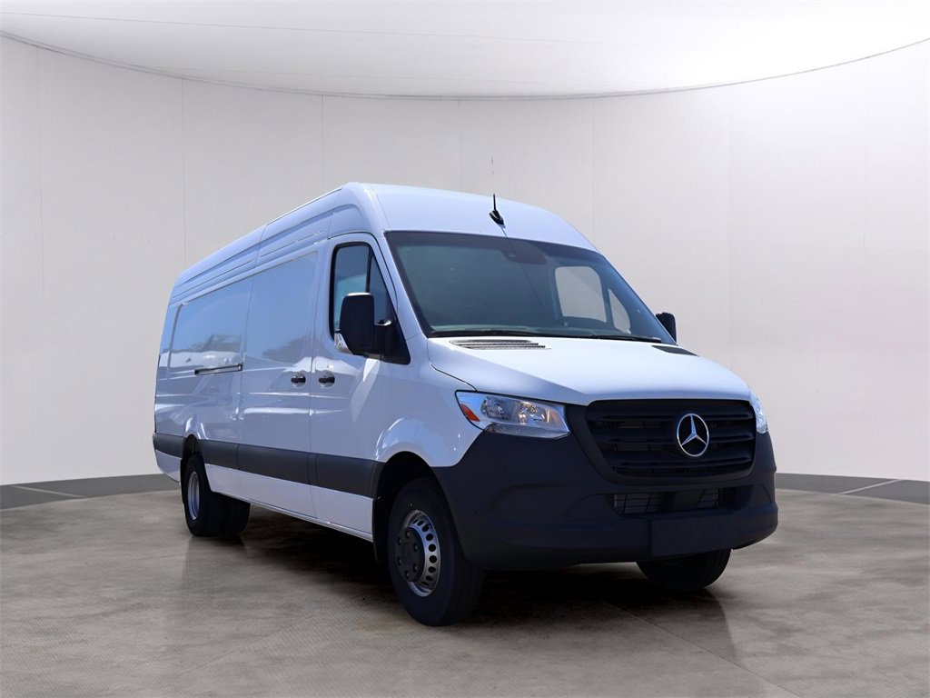 Used 2024 Mercedes-Benz Sprinter 3500 image 3
