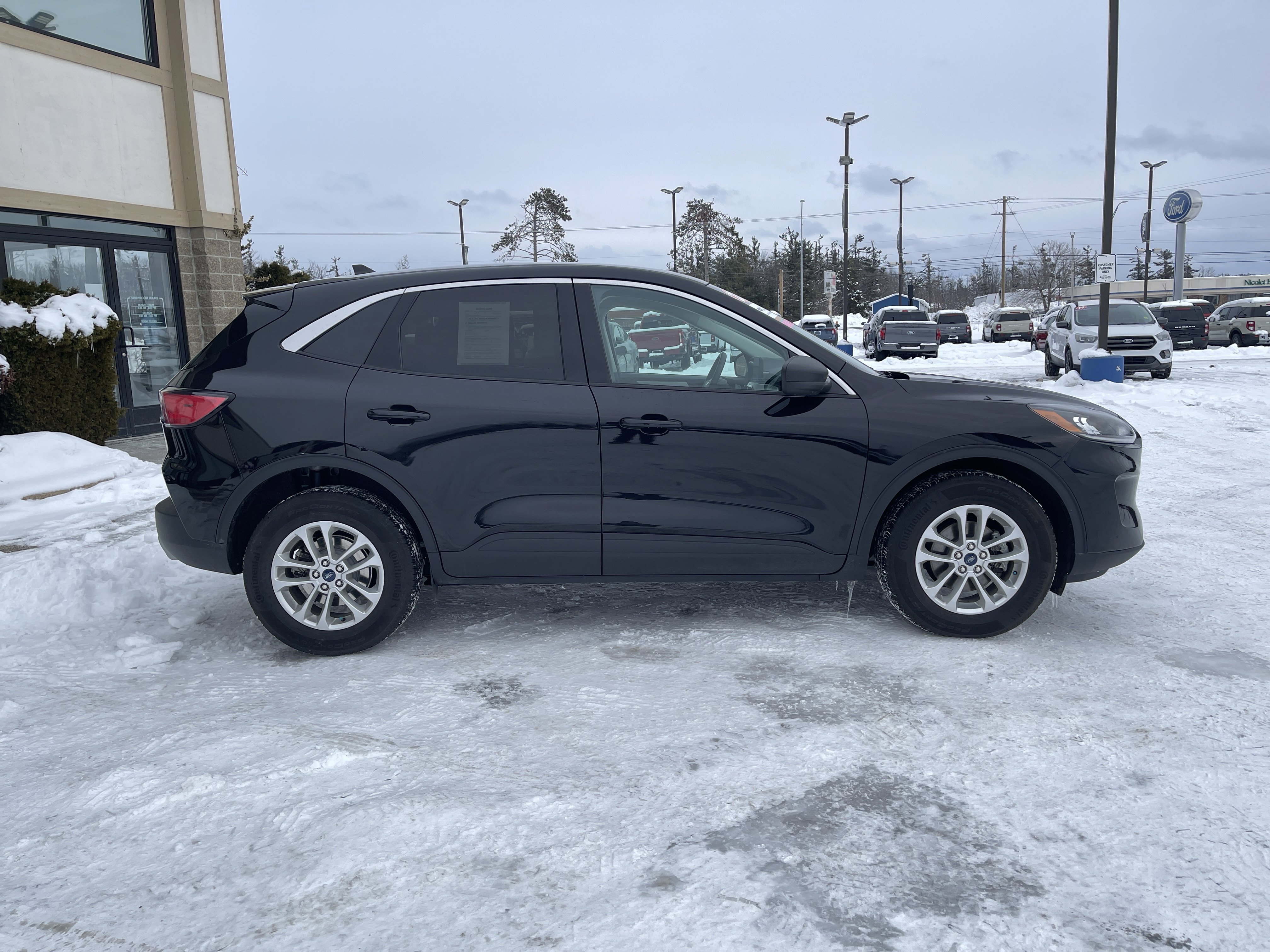 Certified 2022 Ford Escape SE w/ Convenience Package image 2