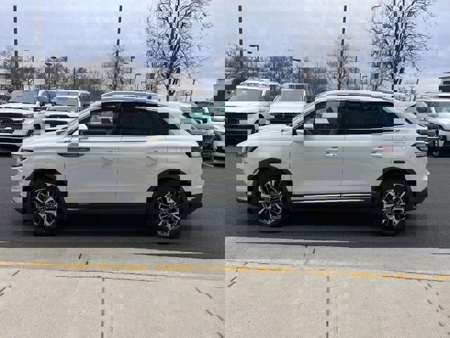 Used 2022 Lincoln Nautilus Reserve w/ Cargo Utility Package image 4