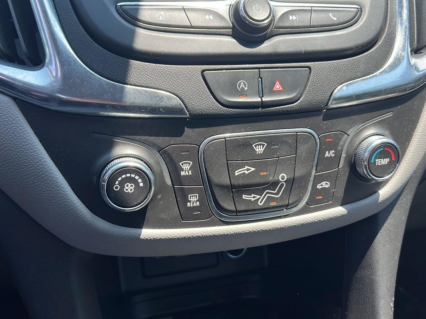 Used 2022 Chevrolet Equinox LS FWD image 25