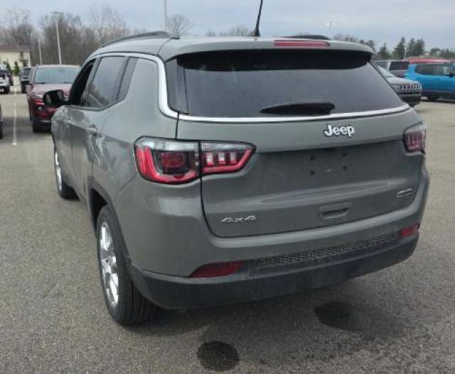 Used 2023 Jeep Compass Latitude AWD/4WD image 11