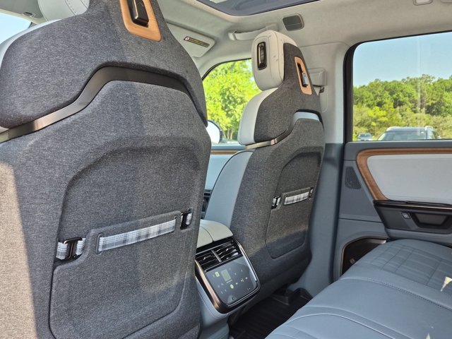 Used 2026 Rivian R1T Premium AWD/4WD image 29