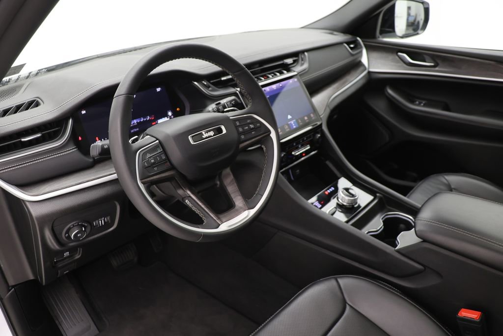 Used 2024 Jeep Grand Cherokee L Limited w/ Luxury Tech Group II AWD/4WD image 13