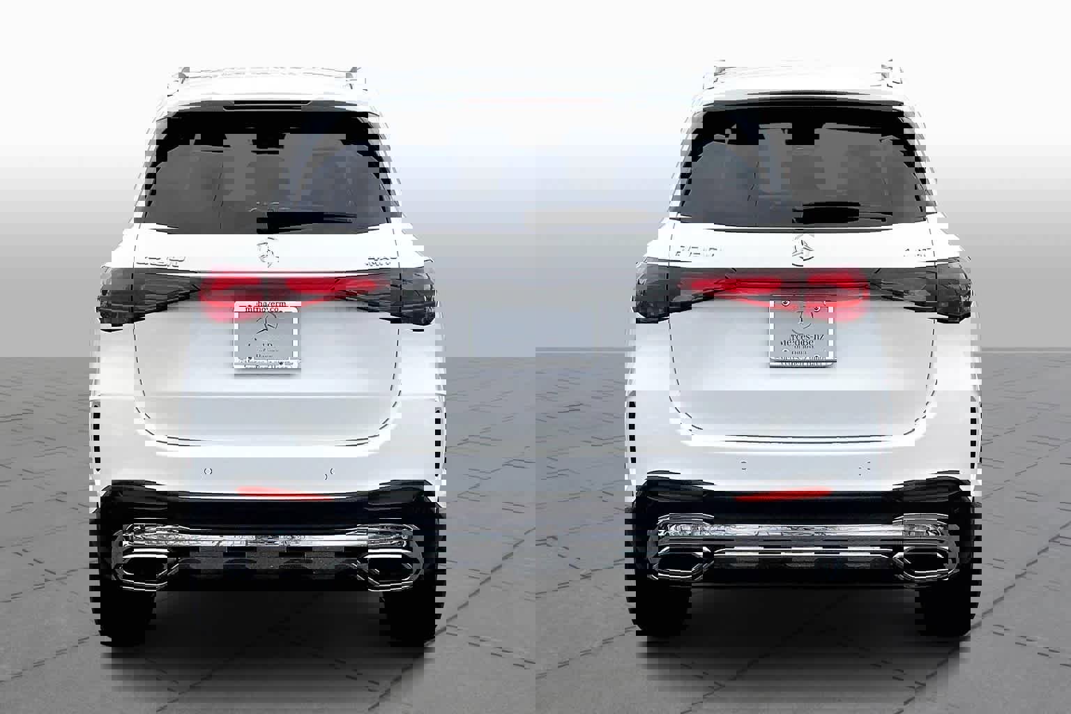 Used 2025 Mercedes-Benz GLC 300 4MATIC image 5