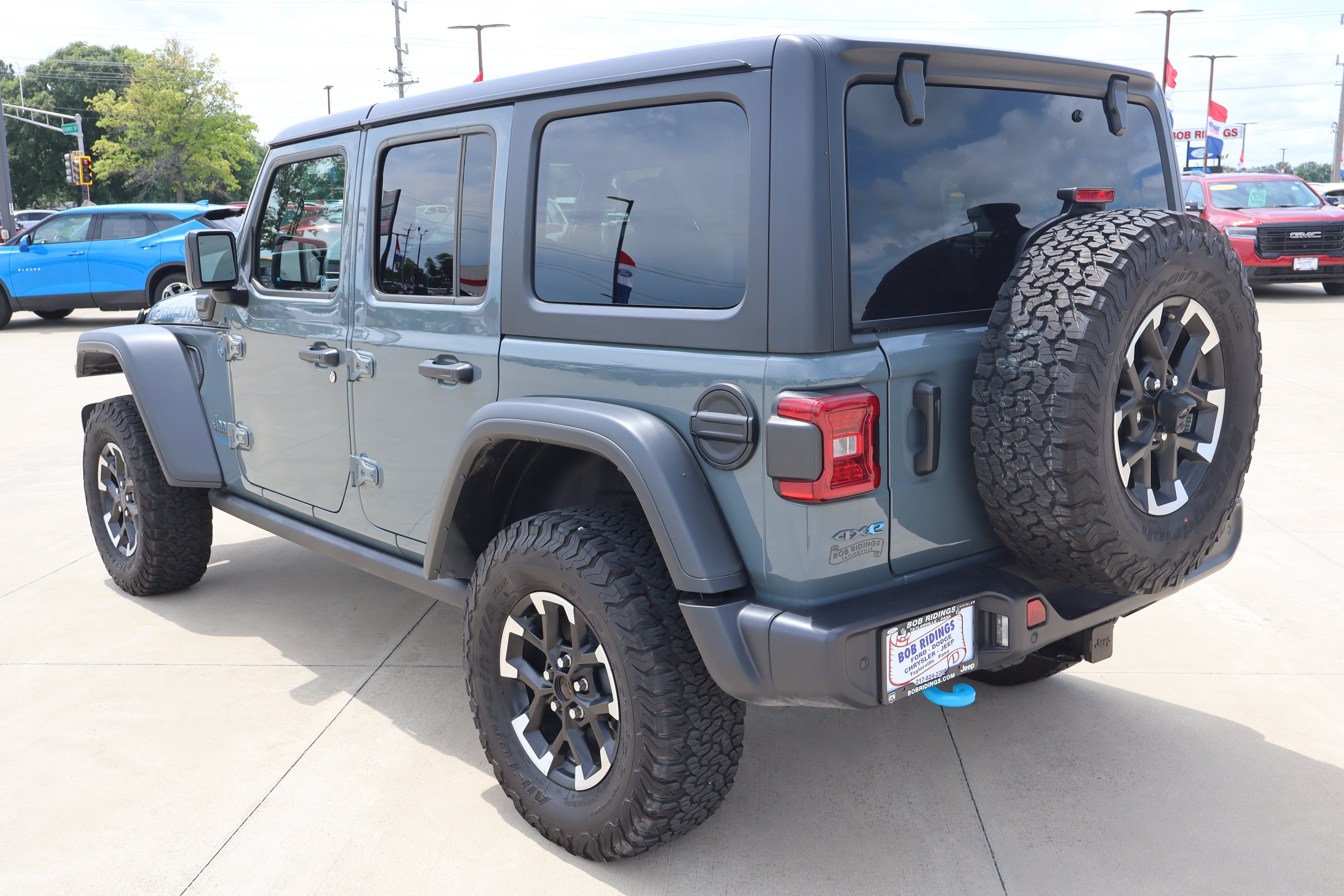 Used 2025 Jeep Wrangler Unlimited Rubicon 4xe w/ Safety Group AWD/4WD image 7