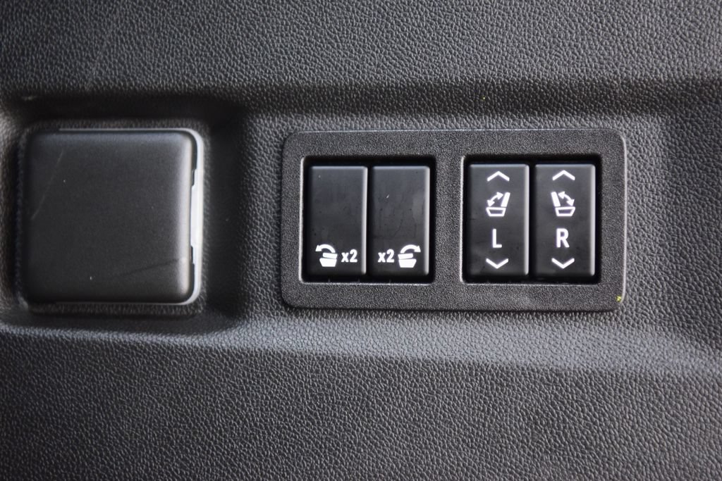 Used 2023 Chevrolet Tahoe High Country AWD/4WD image 23