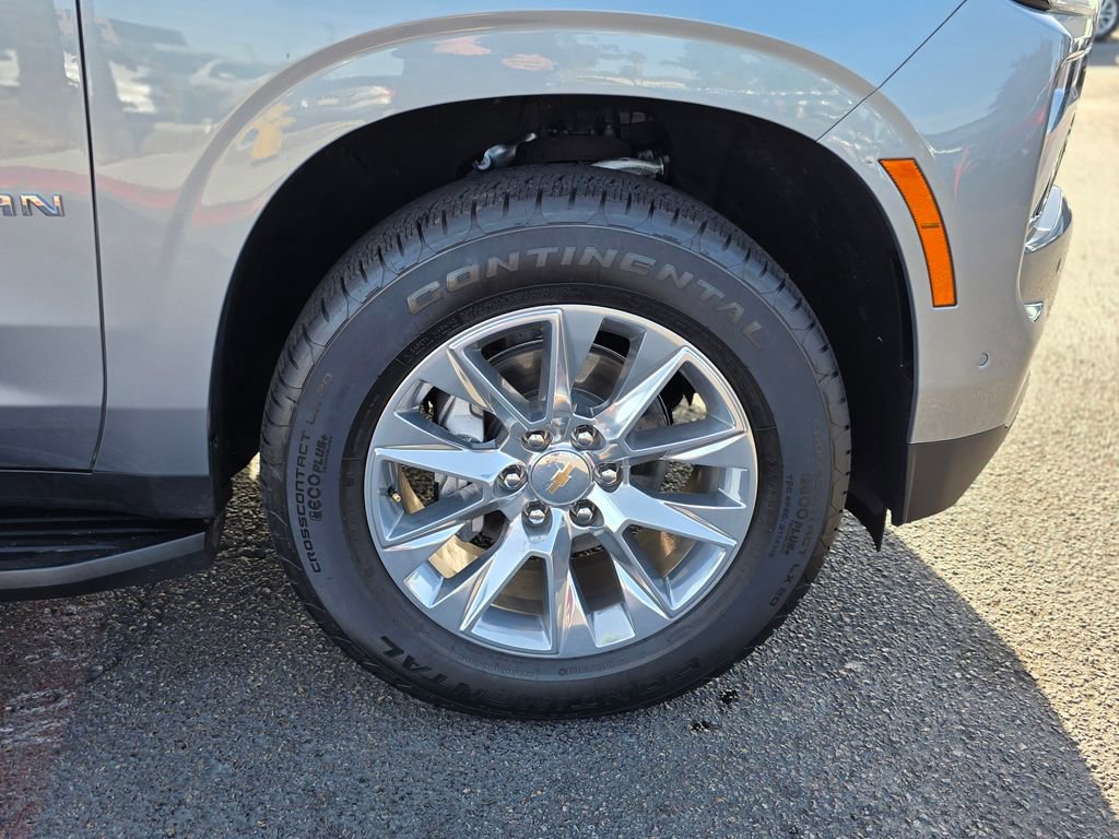 Used 2025 Chevrolet Suburban Premier image 8