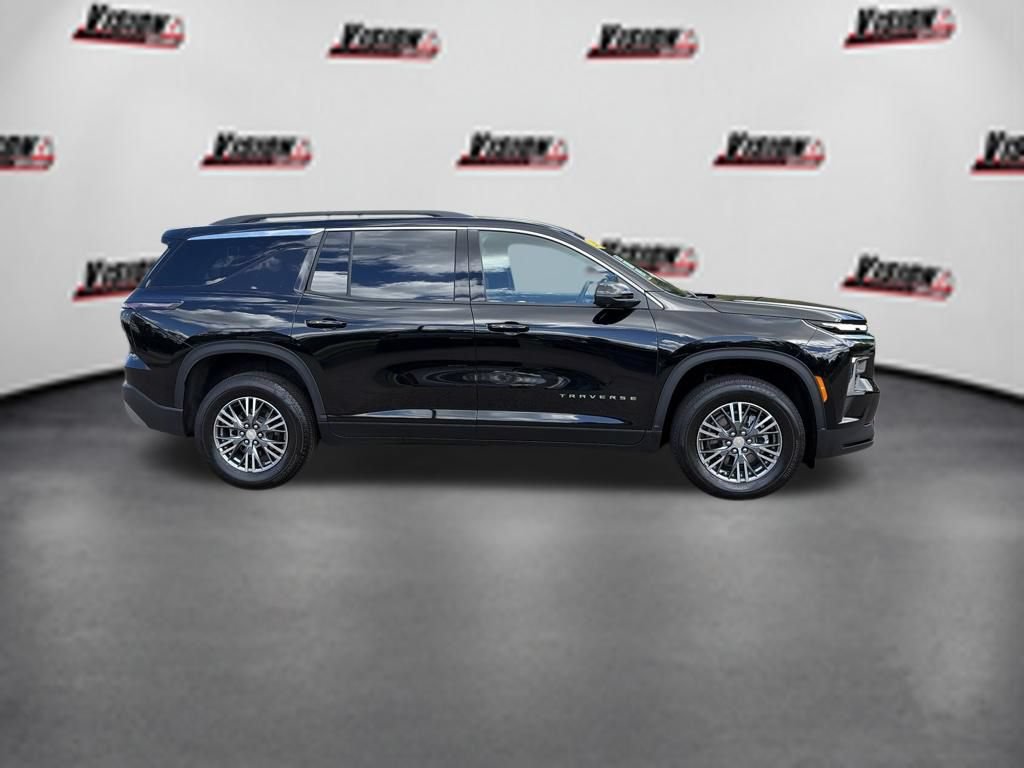 Used 2025 Chevrolet Traverse LT w/ Driver Confidence Package AWD/4WD image 4
