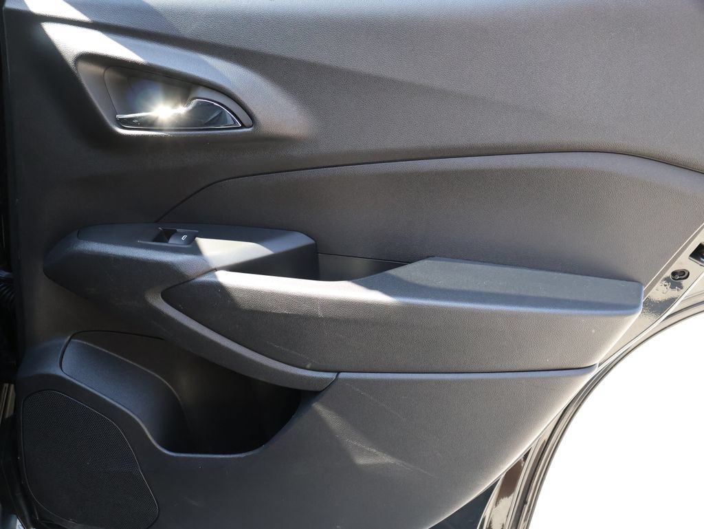 Used 2025 Chevrolet Trax LT FWD image 10
