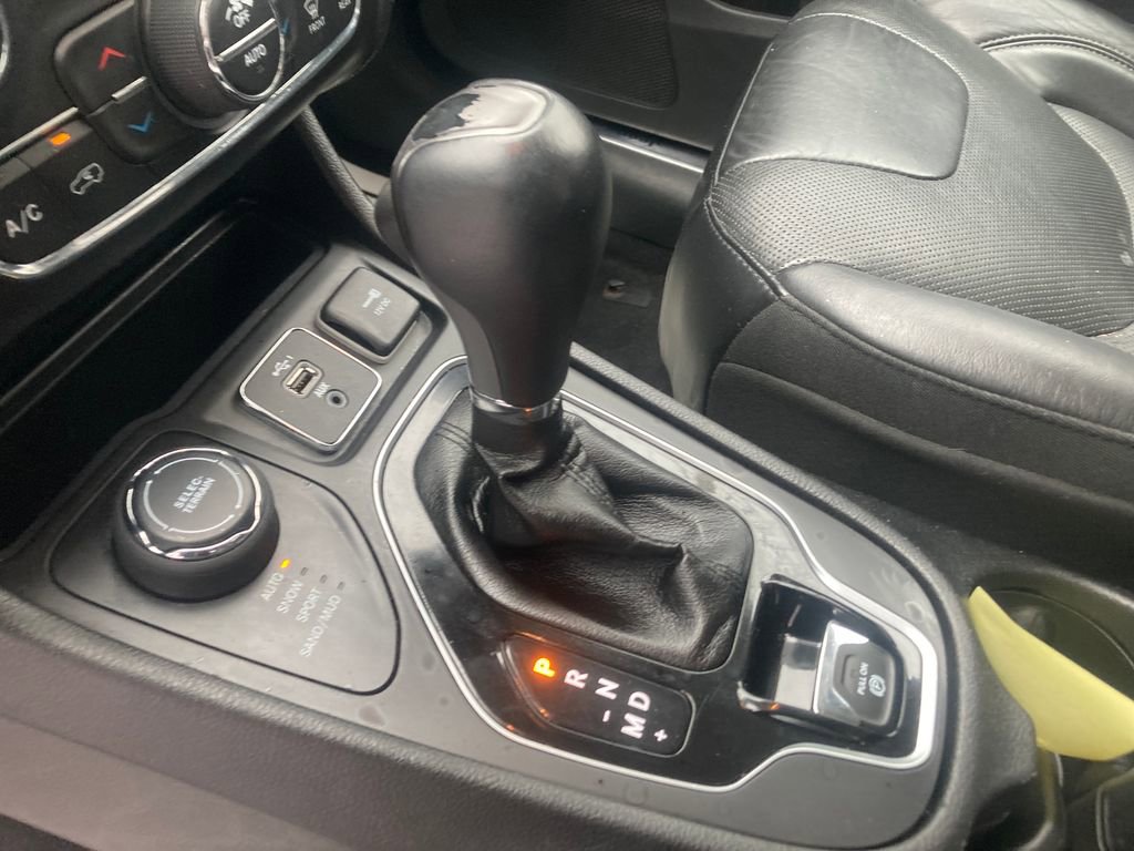 Used 2019 Jeep Cherokee Limited image 28