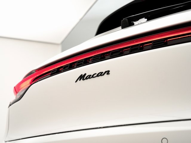 Used 2025 Porsche Macan image 37