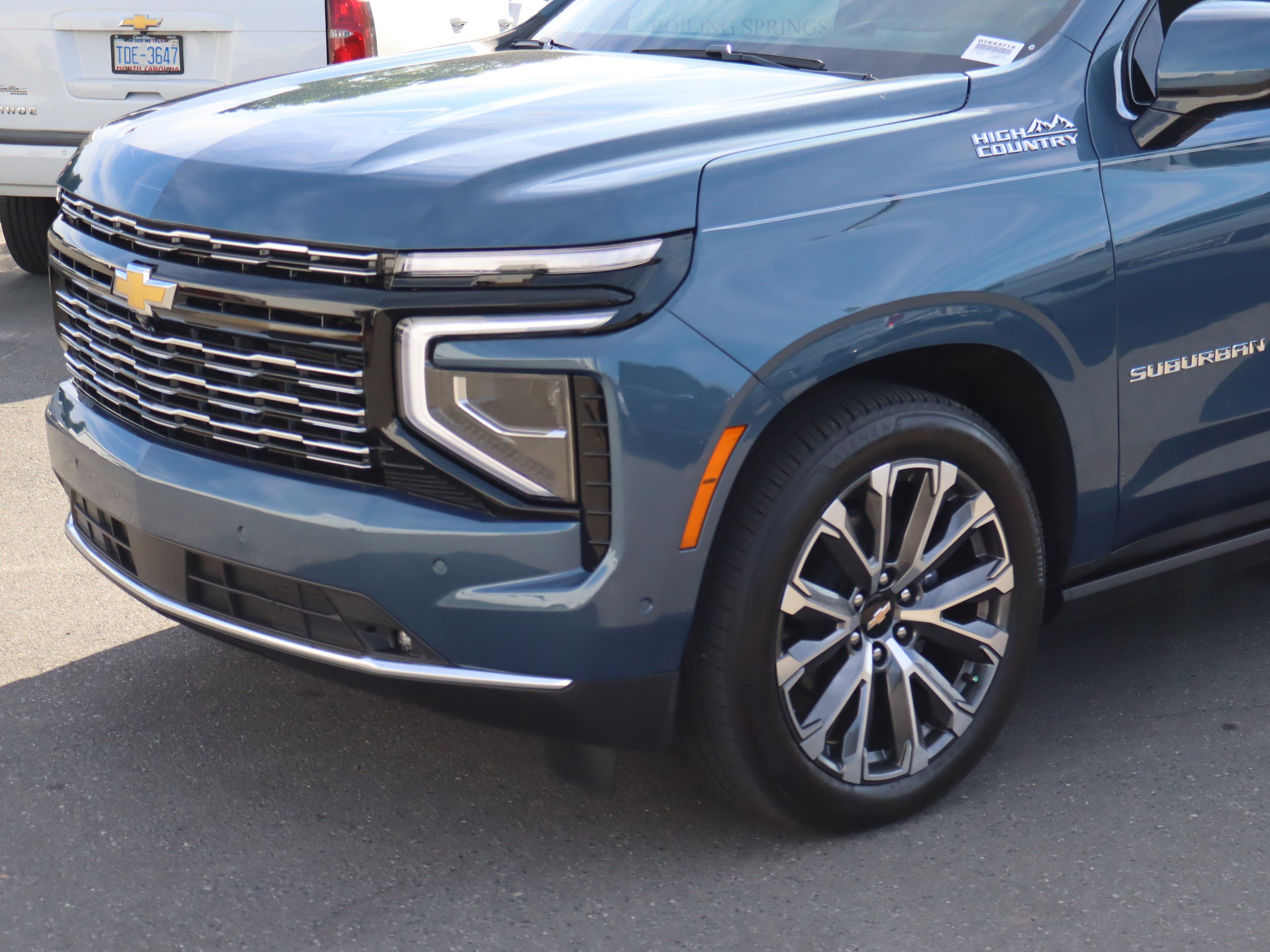 Used 2026 Chevrolet Suburban High Country AWD/4WD image 6