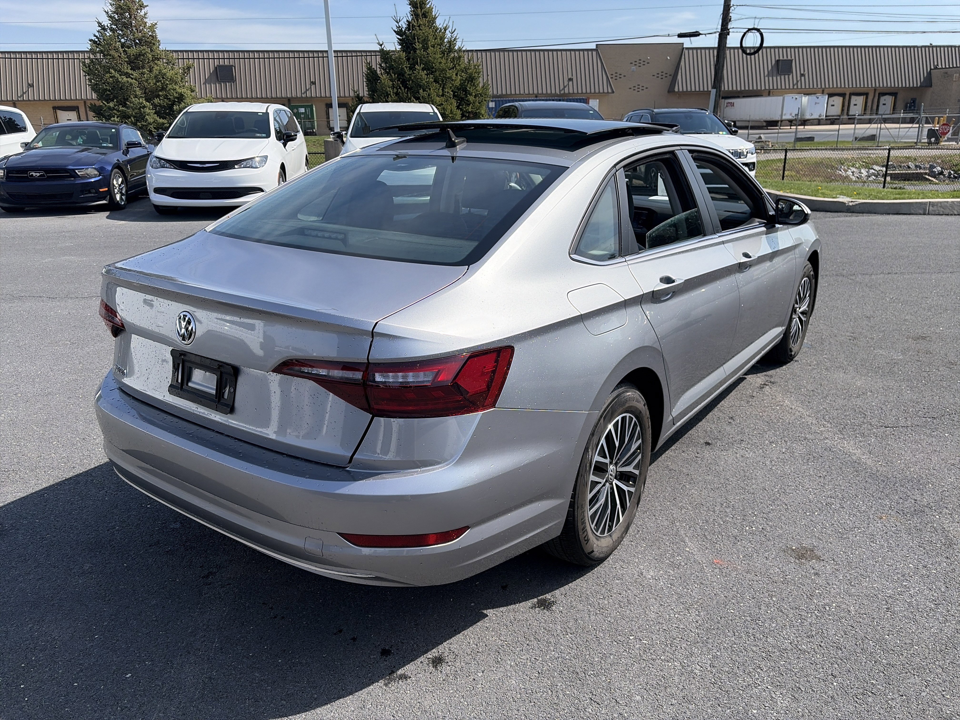 Used 2021 Volkswagen Jetta SE image 4