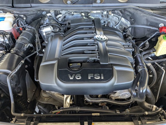 Used 2014 Volkswagen Touareg Sport AWD/4WD image 20