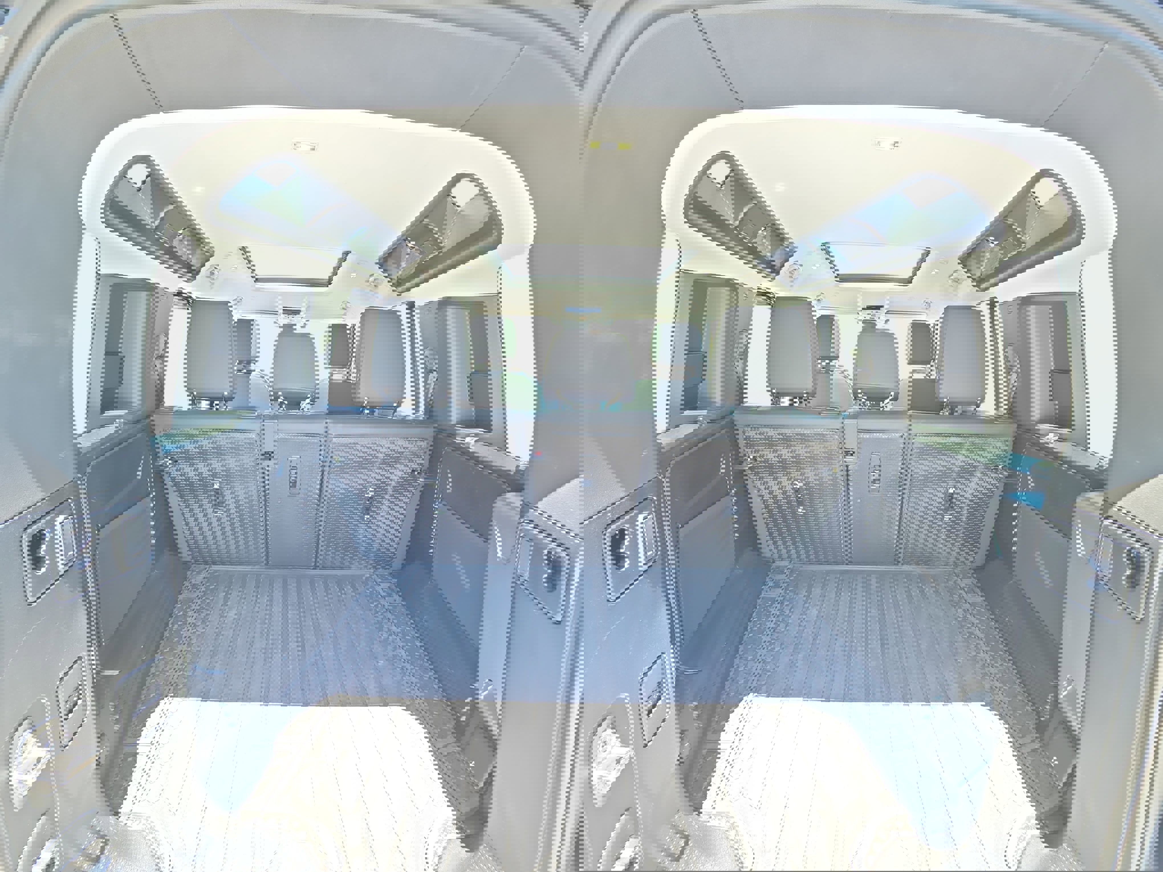 Used 2025 Land Rover Defender 110 S image 12