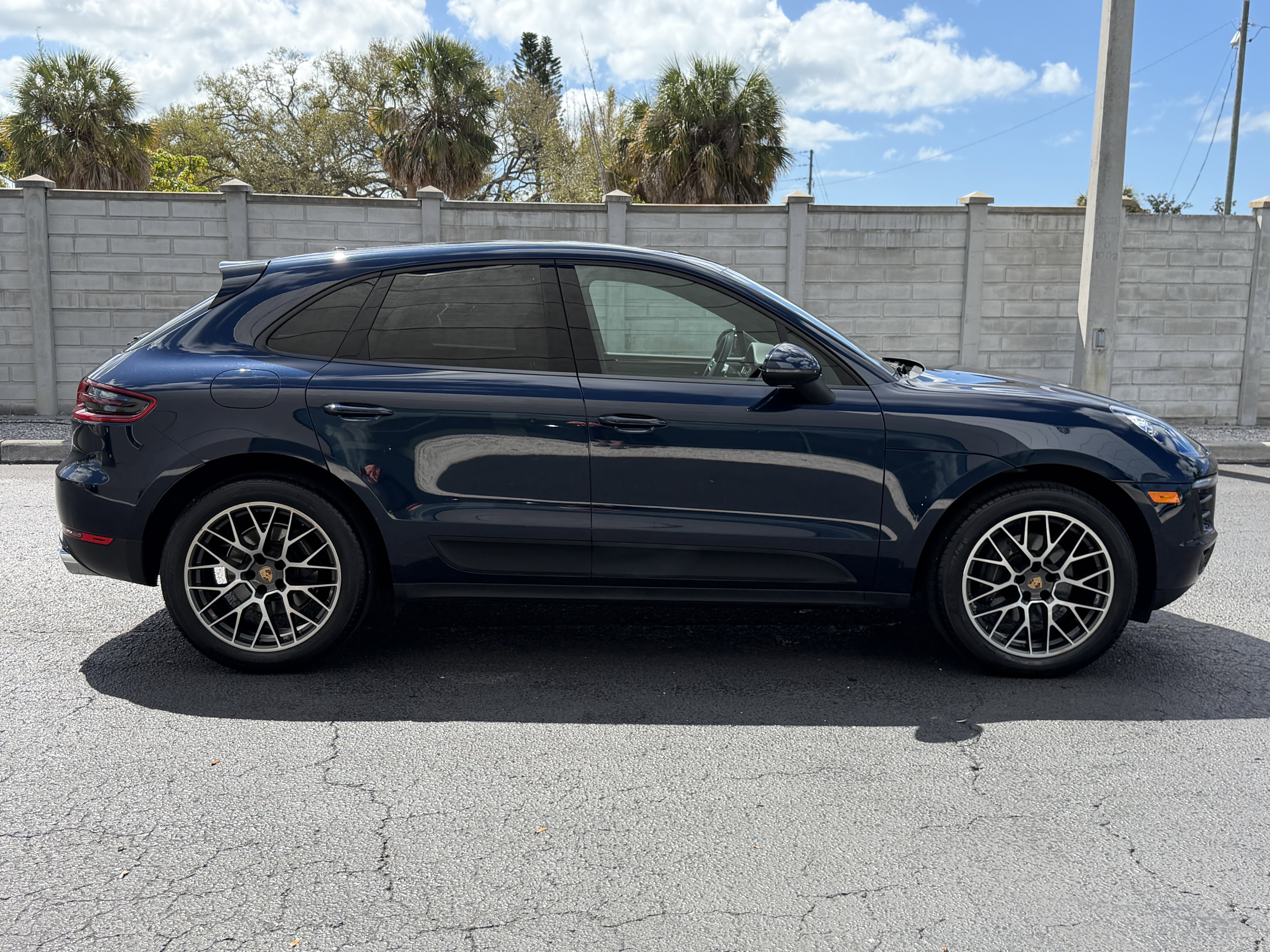Certified 2018 Porsche Macan Sport Edition image 7