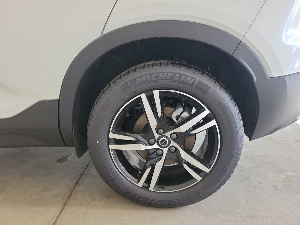 New 2026 Volvo XC40 B4 Core image 12