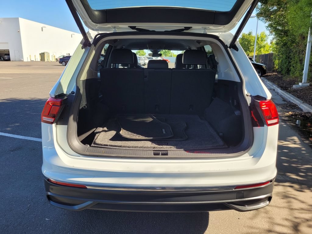 Used 2024 Volkswagen Tiguan SE AWD/4WD image 27