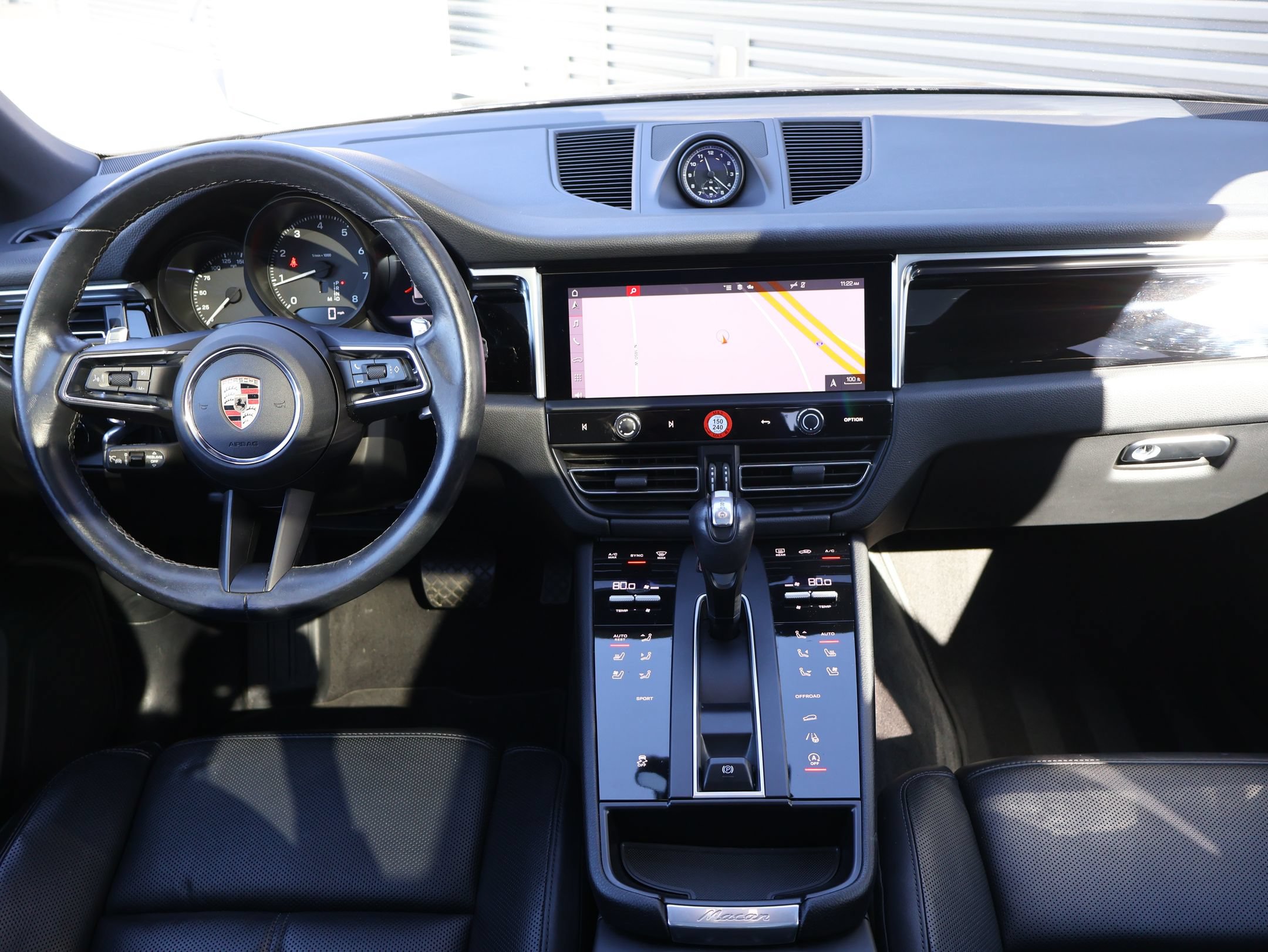 Certified 2023 Porsche Macan AWD/4WD image 25