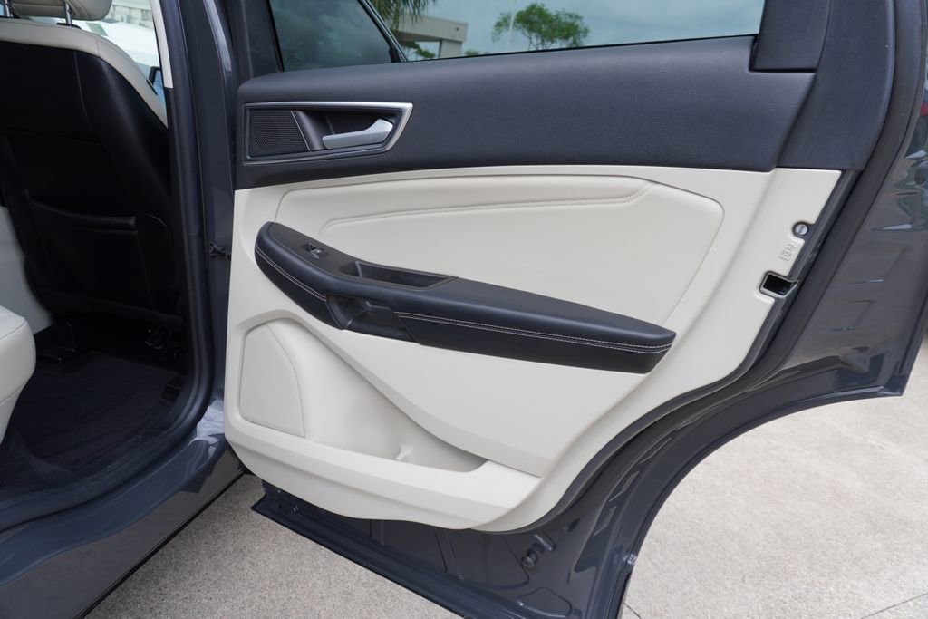 Used 2021 Ford Edge Titanium image 23