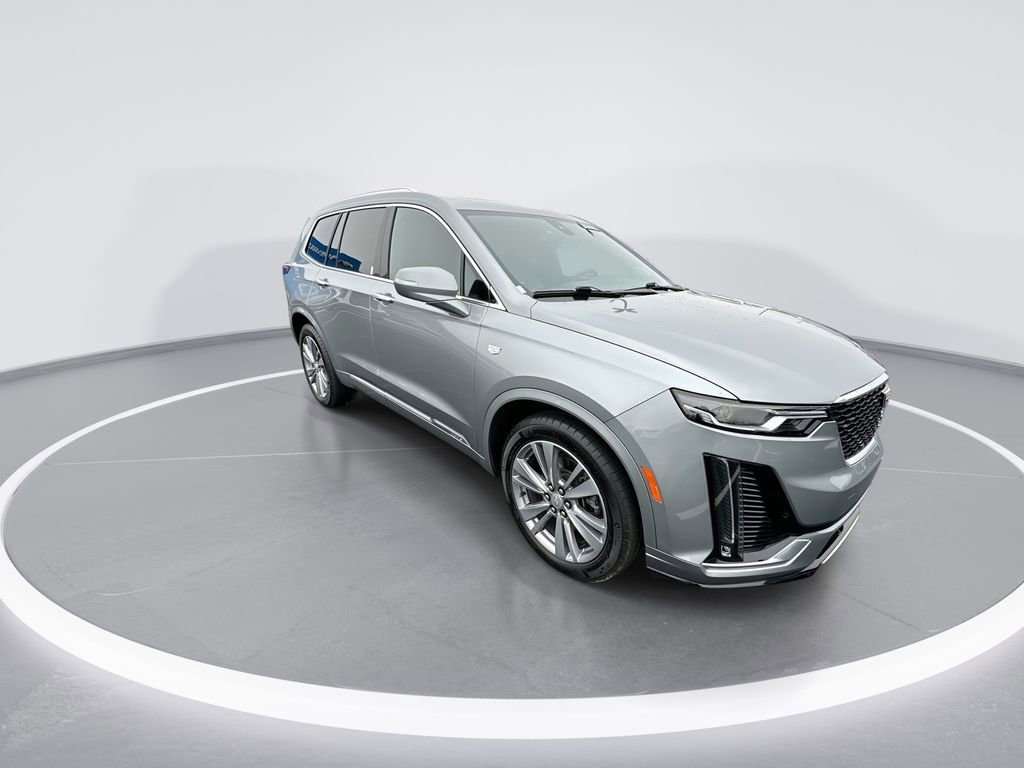 Used 2025 Cadillac XT6 Premium Luxury FWD image 2