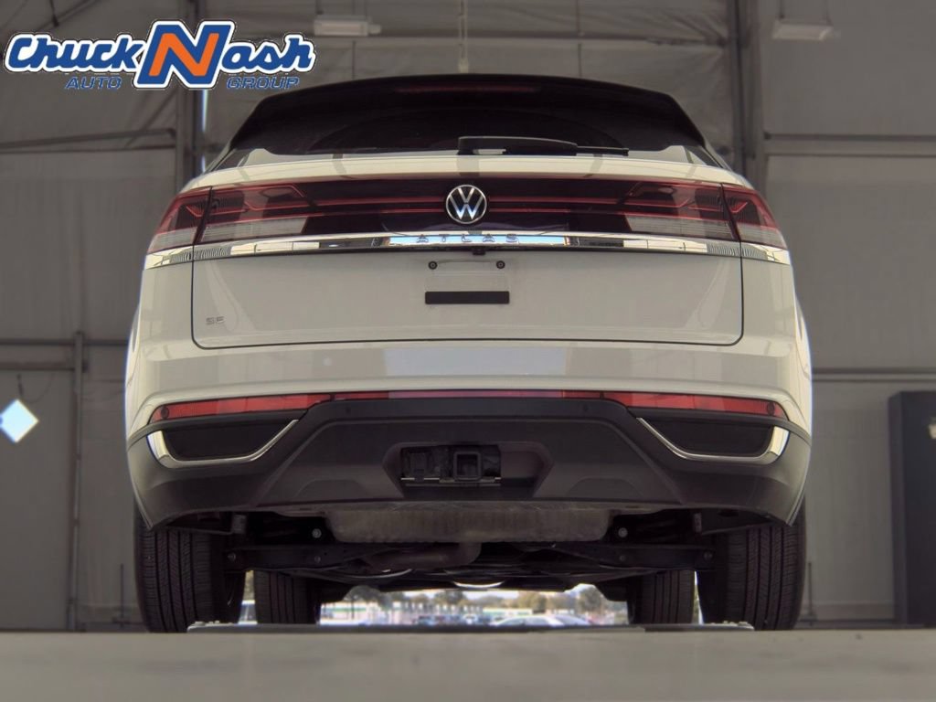 Used 2025 Volkswagen Atlas Cross Sport SE FWD image 3