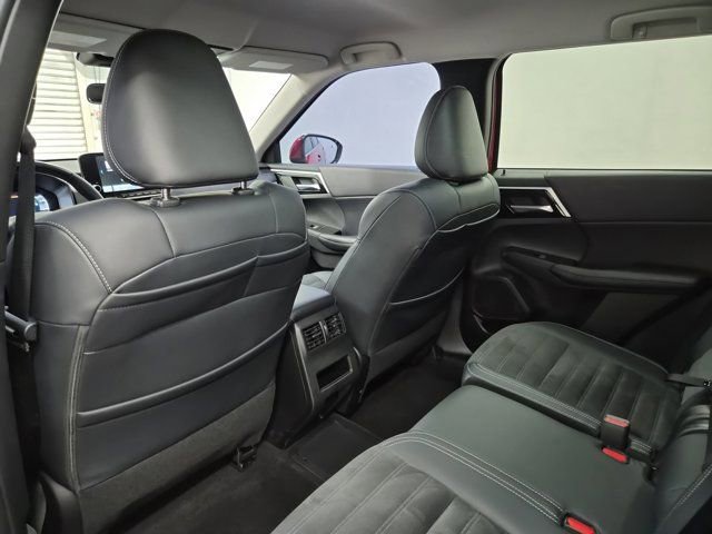 Used 2023 Mitsubishi Outlander 4WD Plug-In Hybrid image 16