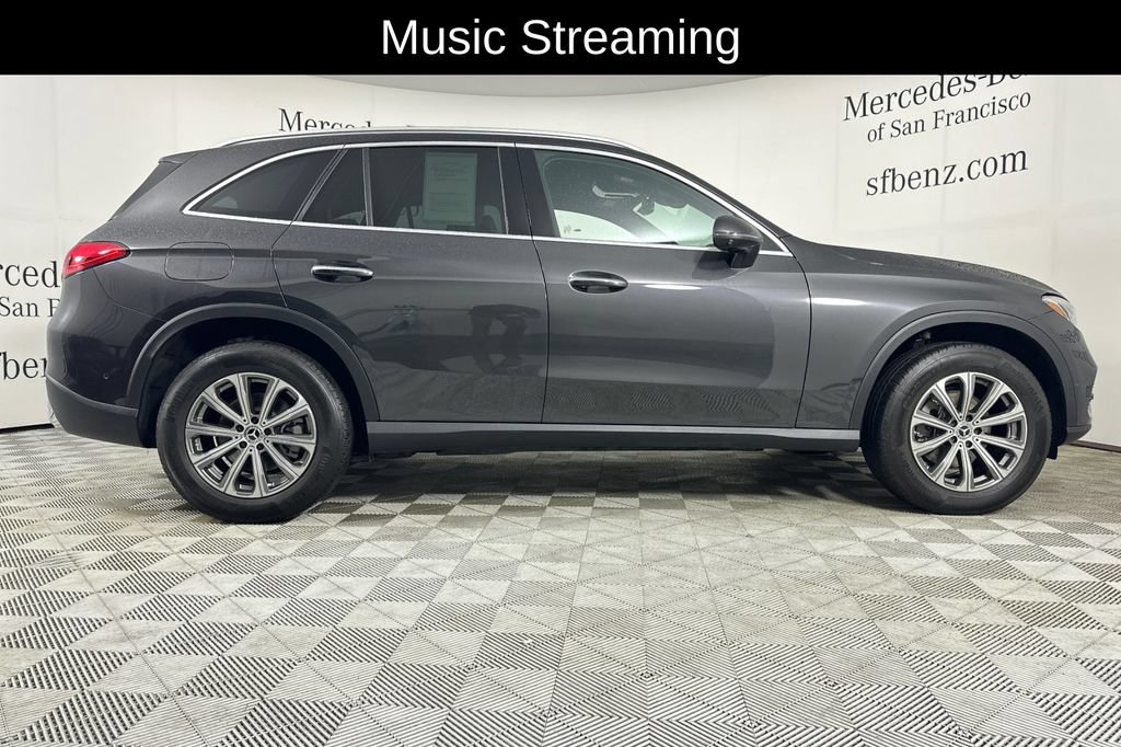 Used 2024 Mercedes-Benz GLC 300 4MATIC image 3
