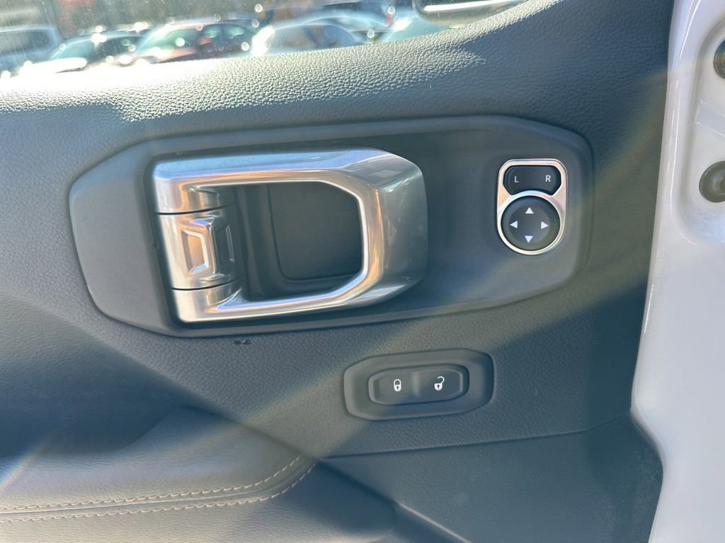 Used 2022 Jeep Wrangler Unlimited Sahara image 25